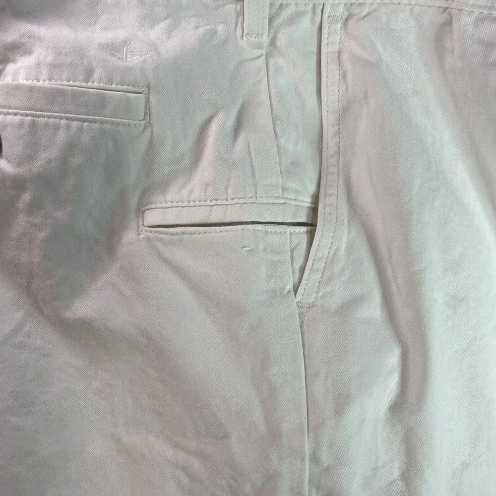 Dockers Shorts Classic Fit Cream Size 44 X 10”‎ Side Security Pocket Flat Front